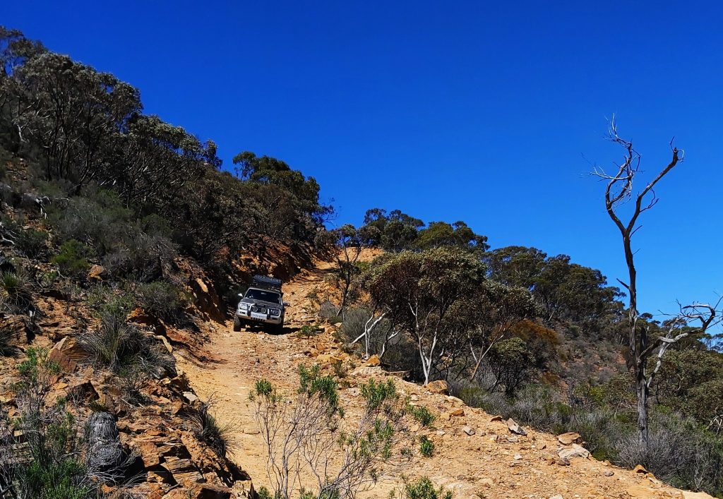 Pindan Tours - Patrol descending Pindan Tours - Patrol descending